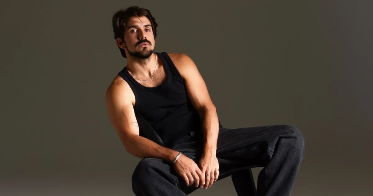 Gabriel Gonti celebra 9 anos de carreira com álbum ao vivo De Pe